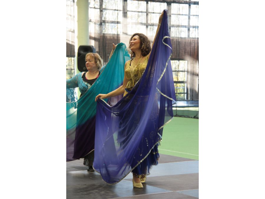 Impressionen beim Tanz aller Kulturen (Foto: © Bildungs- und Integrationszentrum, Kreis Paderborn, Johanna Leifeld)